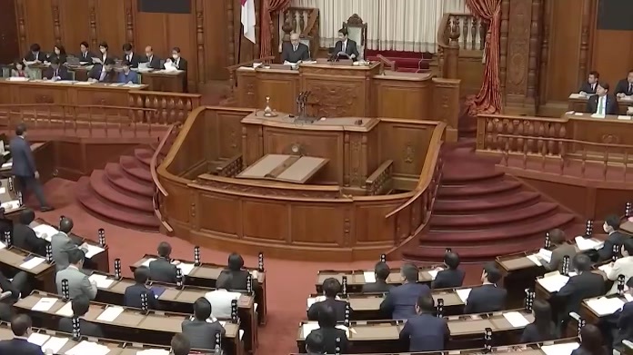 防卫相公开讨论拥核，高市内阁支持率首次倒挂，离下台不远了？