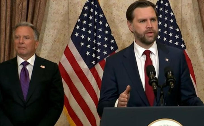 12日,万斯在伊斯兰堡举行发布会 伊朗媒体