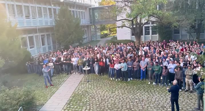 德国维尔茨堡大学举办庆功会