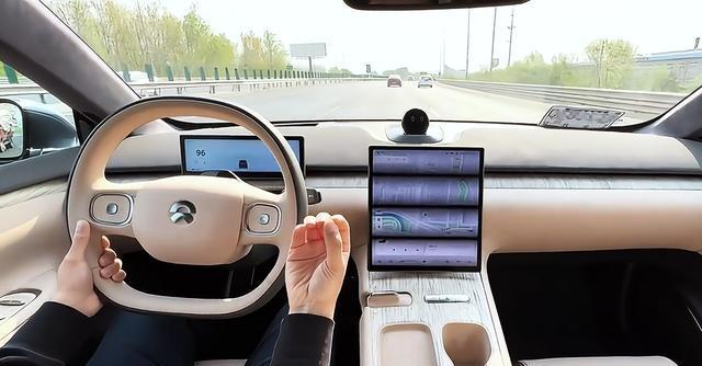 手持四十万,开完良马530再换蔚来ET7,才懂两者差距已不在一个线索!-有驾