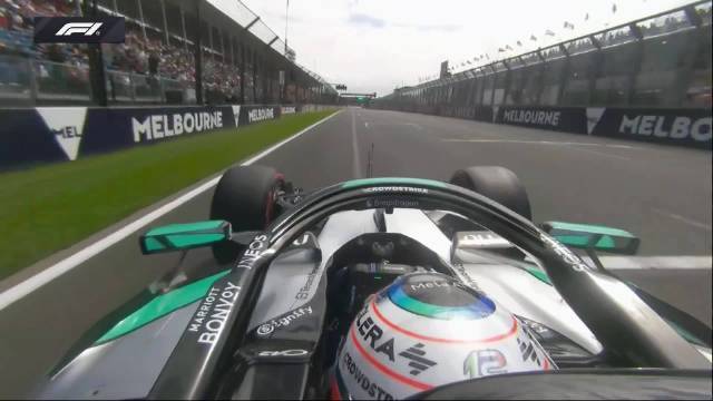 梅赛德斯车手安东内利F1澳大利亚站练习赛高速撞墙