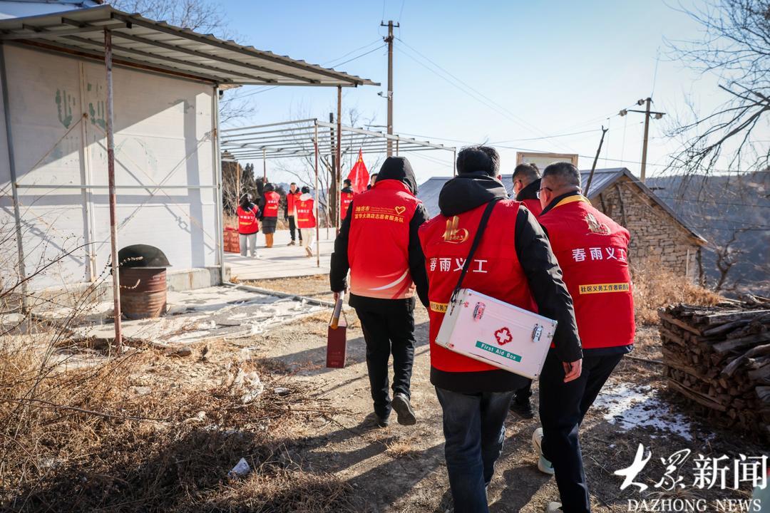 大家抵达位于杨集庵村的高山爱心诊所。