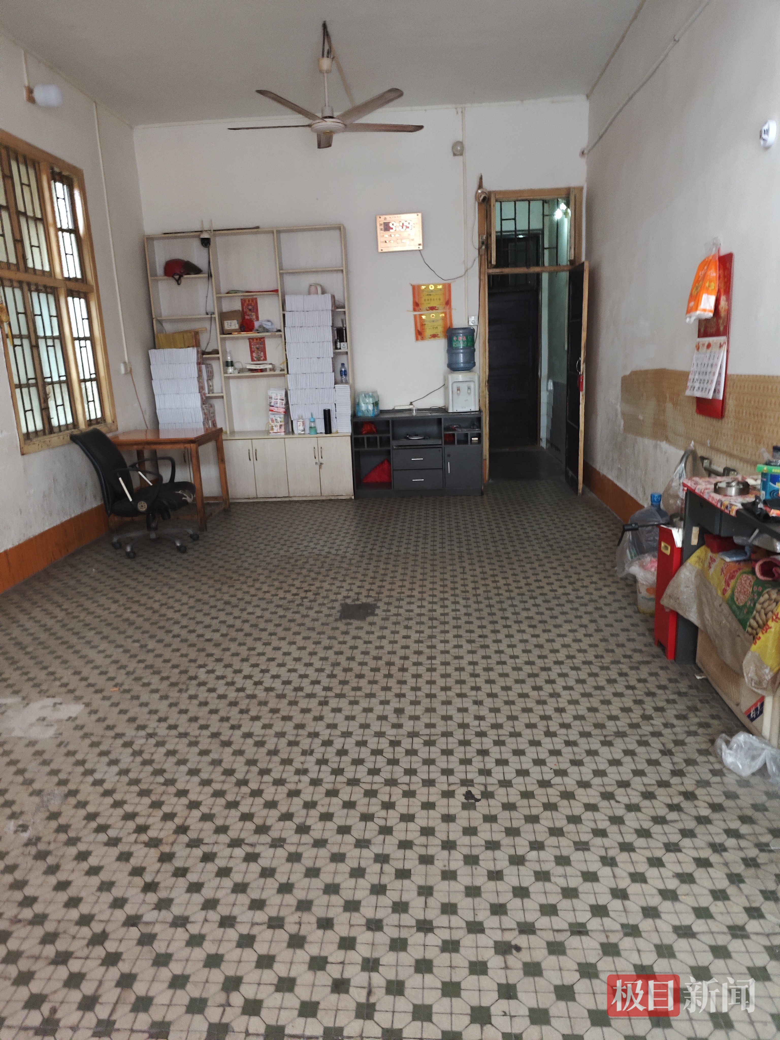 “扶老人遭索赔”事件屋内牌桌已拖走，房东称店主可能会转让