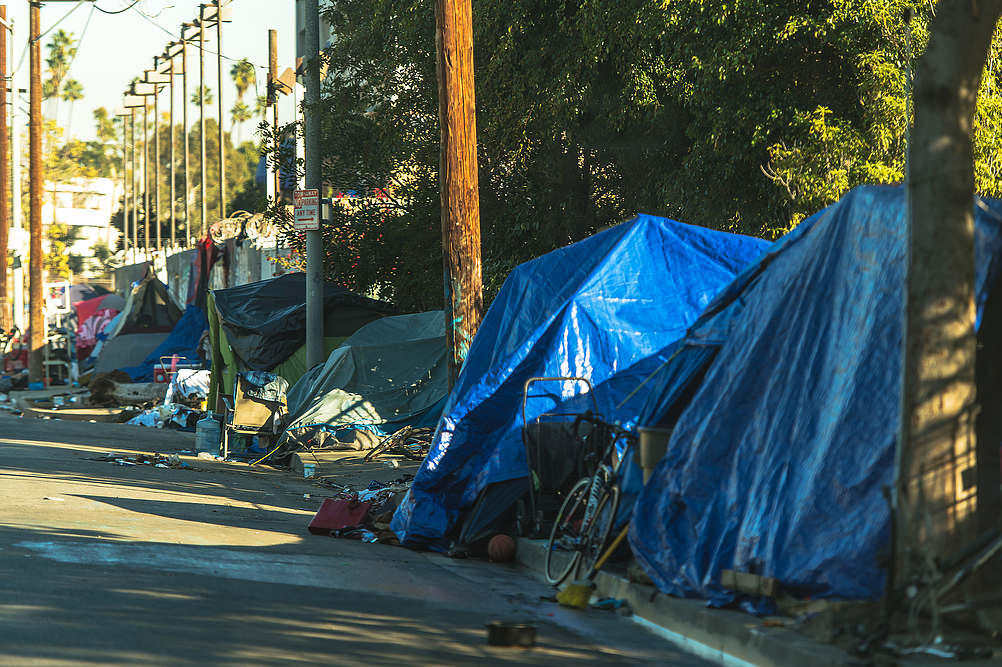 △美国无家可归者帐篷营地(资料图)