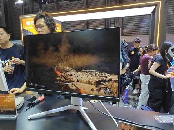国产自研GPU从0到1破晓时刻!砺算首秀ChinaJoy:LX 7G100现场开跑黑神话