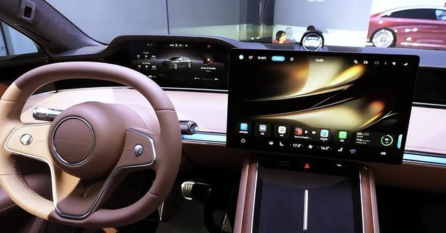 狂飙两百公里，先开享界S9再换奔驰S400，实测差距一目了然！-有驾