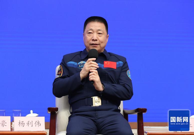 中国载人航天工程副总设计师、特级航天员杨利伟(图源:国新网)