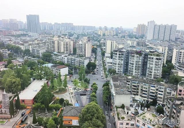 登舍利塔，俯瞰彭州城