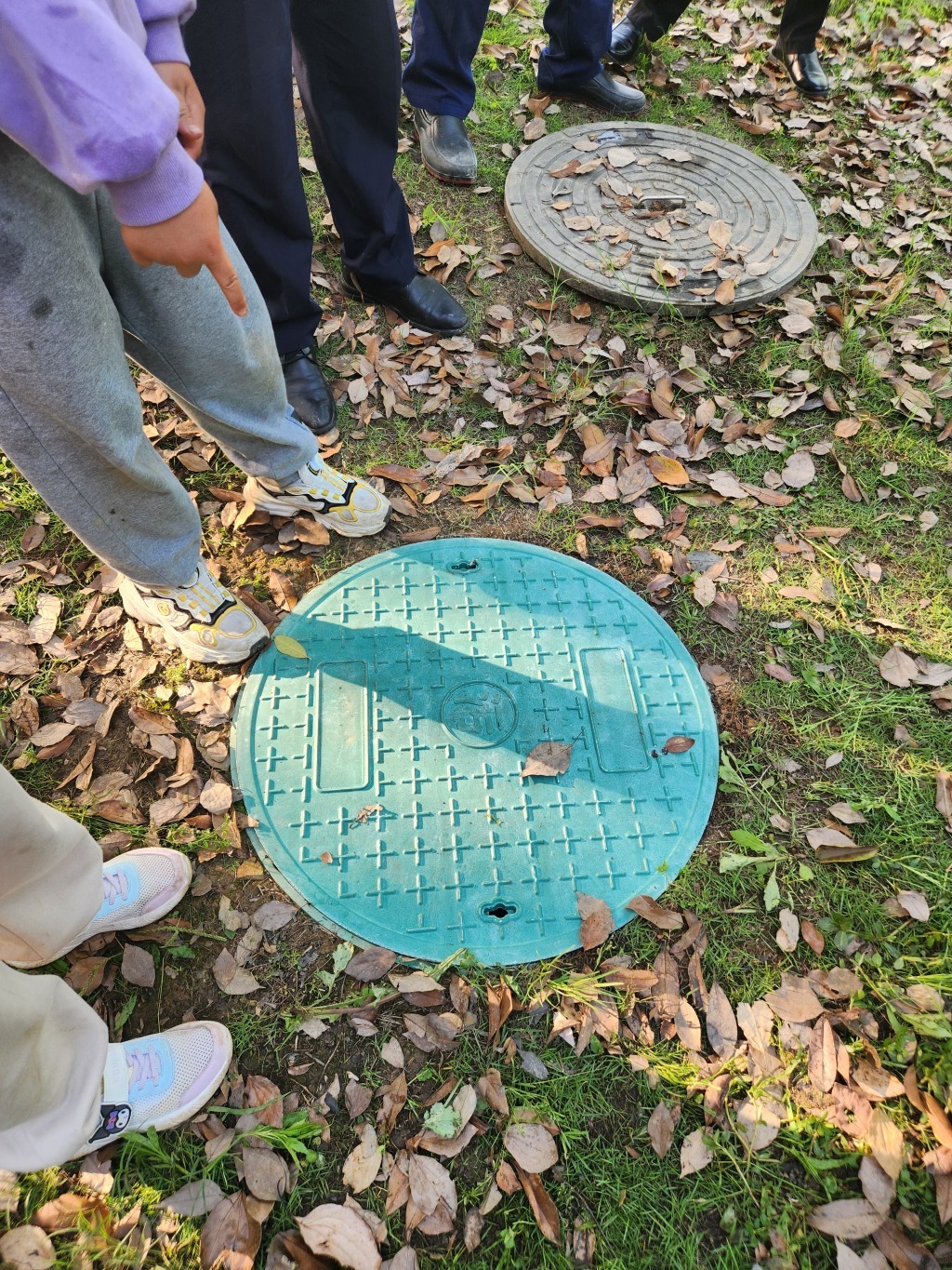 事发后，有金属防锈提手的井盖被替换。