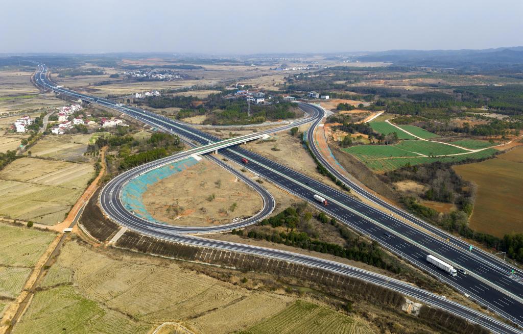 1月31日，由中铁十四局等单位承建的江西樟树至吉安高速公路改扩建项目开放通行。据了解，该项目是江西省重点工程，全长约105公里。