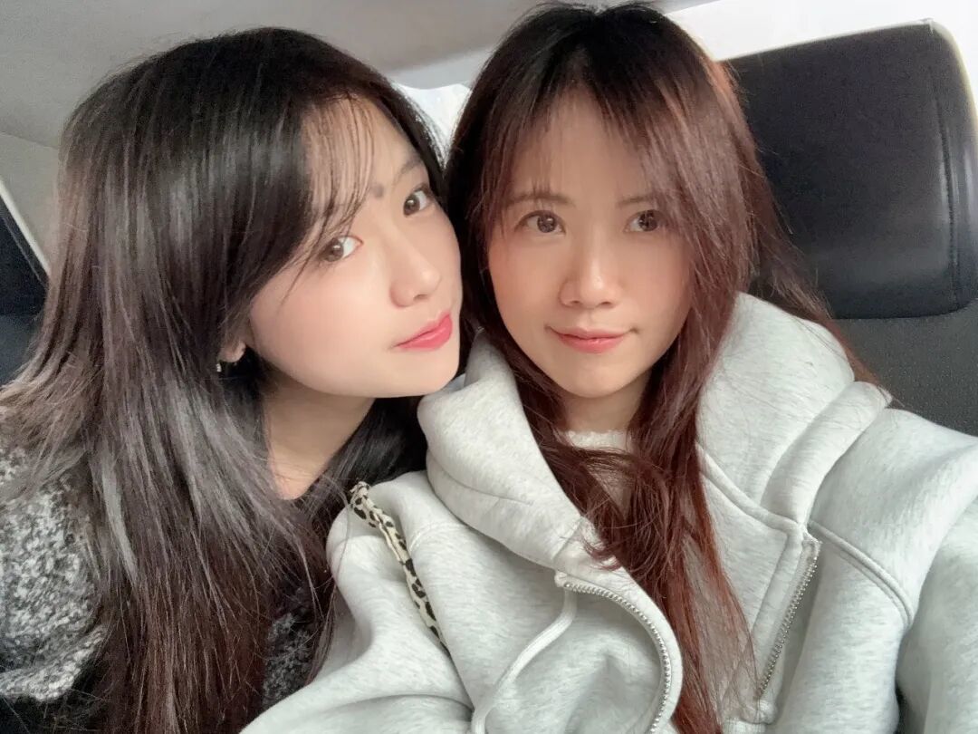 马晴不是传统意义上的“中国母亲”,她和女儿们更像是无话不谈的朋友。(图/受访者供图)