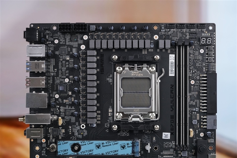 AMD X3D最强优化!七彩虹iGame X870E Vulcan OC V14火神主板评测:专属优化 温度更低性能更强