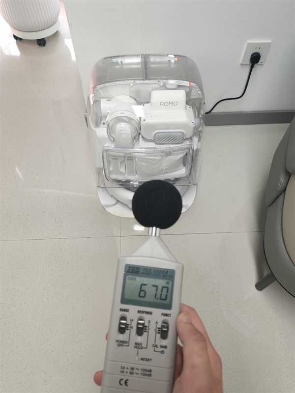 透明美学+无人机避障 大疆ROMO P2扫拖机器人全面评测：始于颜值，陷于智能，忠于实力