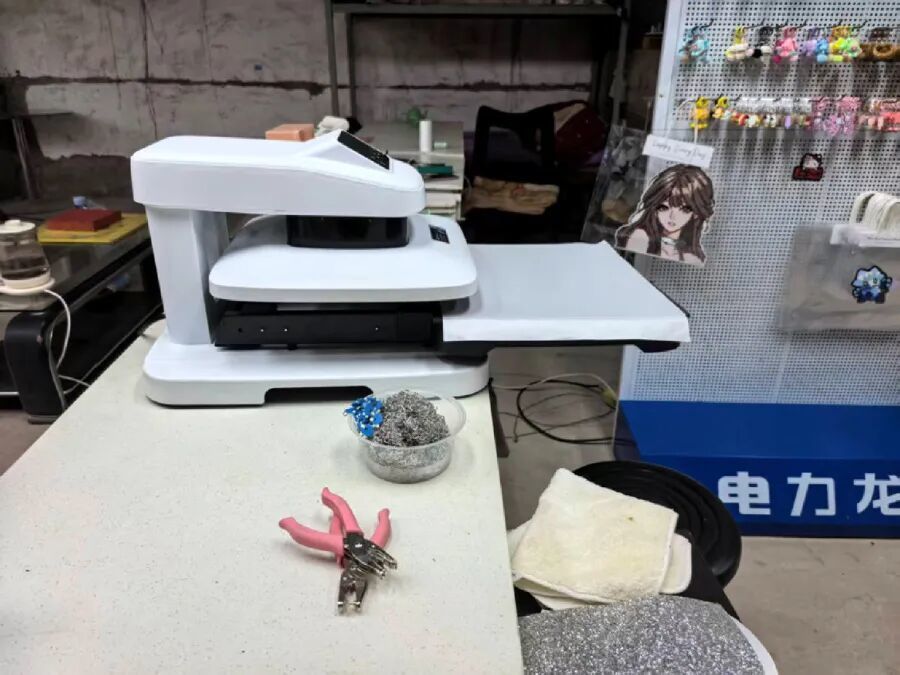（拼豆店内的烫豆机）