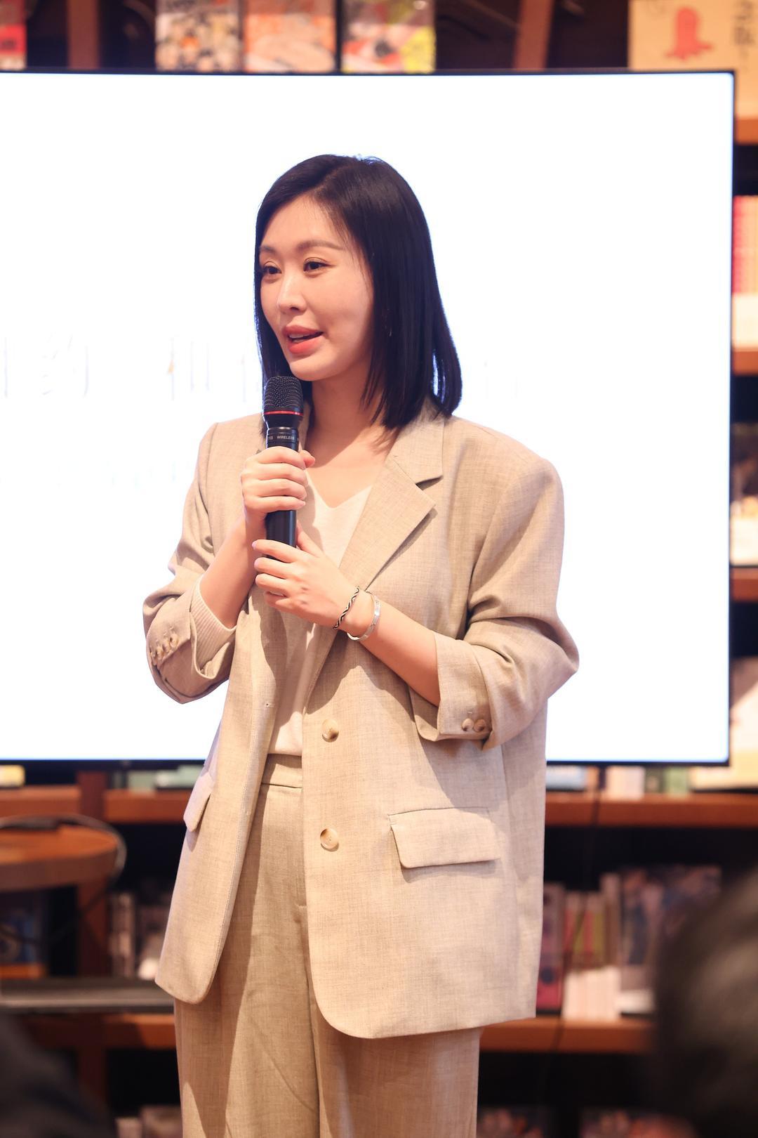 ▲2023年1月13日,上海,田朴珺短发造型出席精彩人生分享会 图据视觉中国