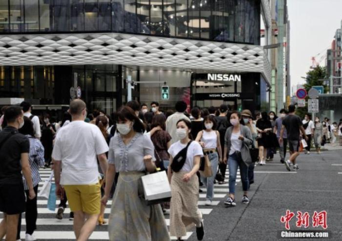 资料图：东京街头民众。