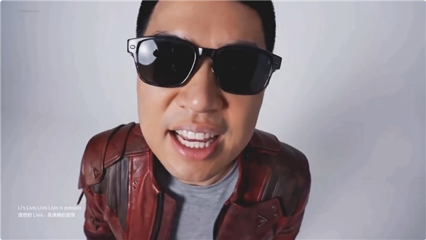 笑不活了 AI李想在L9车顶再现一字马大劈叉