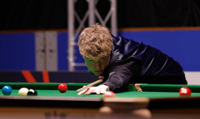 可惜了！斯诺克世锦赛：中国磨王9-10被绝杀，无缘32强，功亏一篑