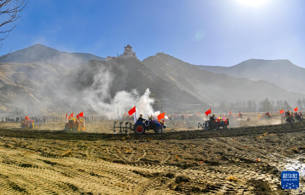 这是山南市乃东区门中岗社区春耕仪式现场(2022年3月16日摄)。新华社记者 张汝锋 摄