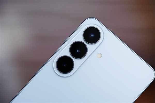 第五代骁龙8至尊版加持！三星Galaxy S26+手机体验评测：浮薄与性能兼得