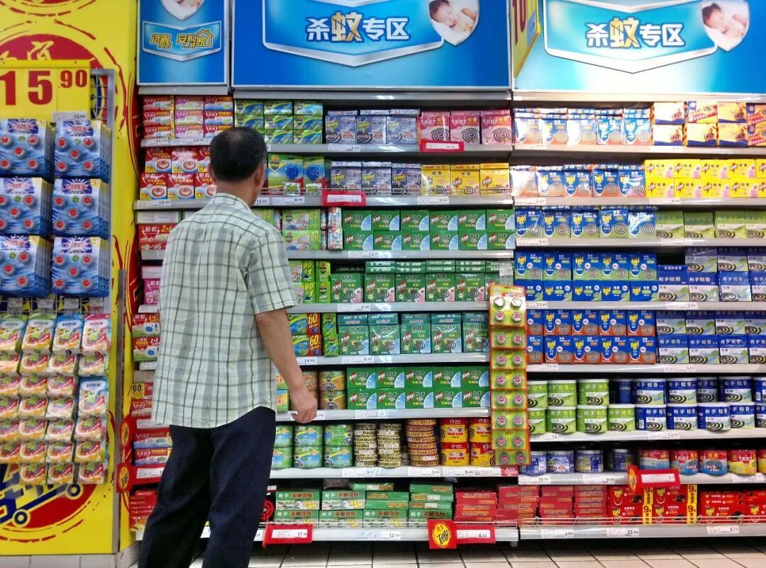 市场上销售的驱蚊产品 图/中新社发绍常摄