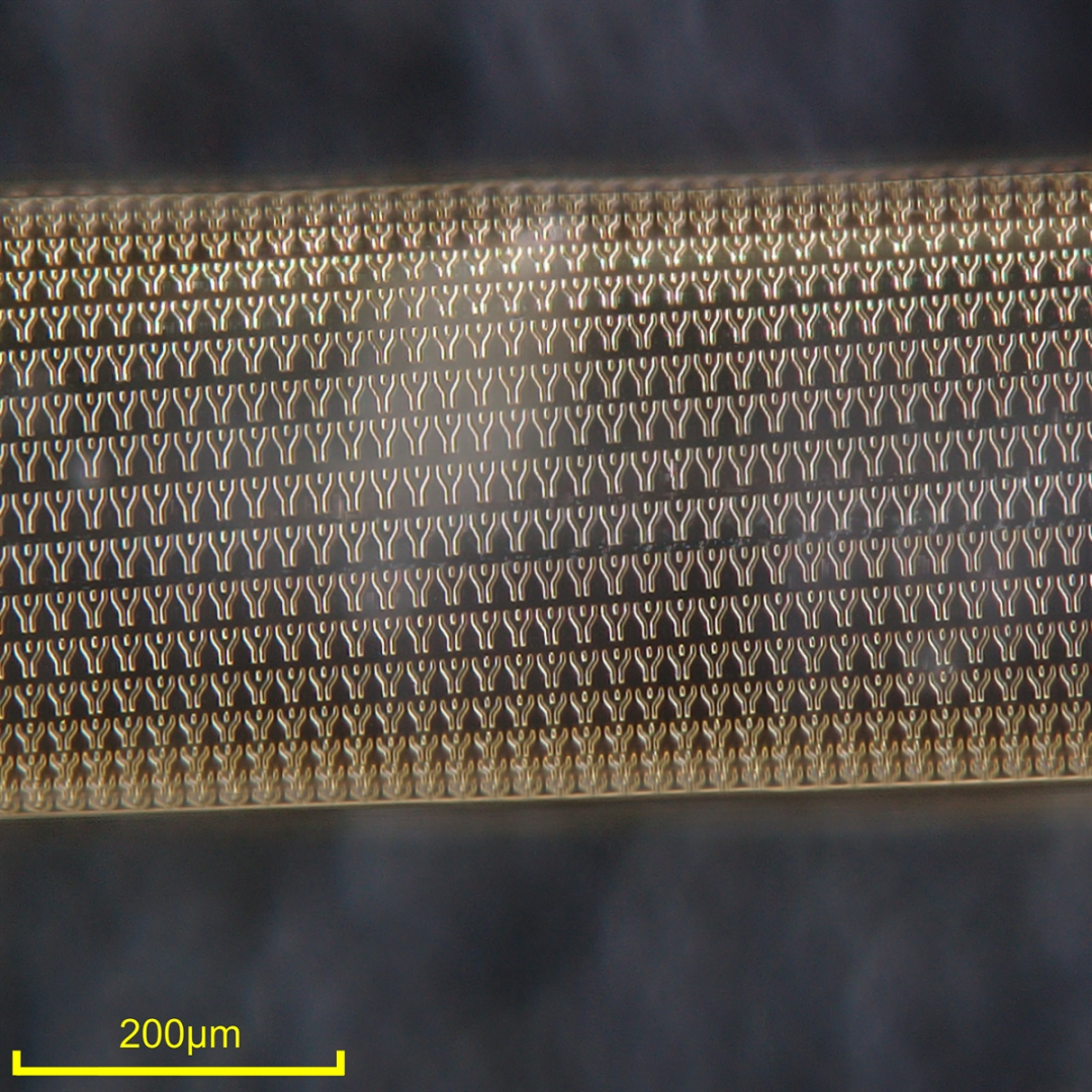 10万个晶体管厘米光镜图。
