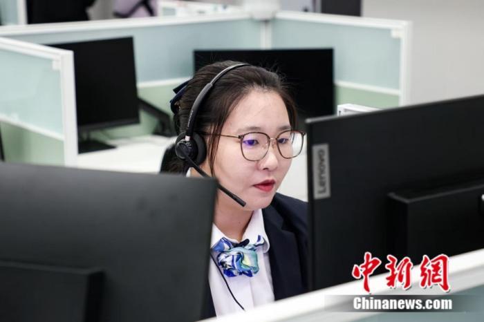 图为董言在工作中。徐峻杰 摄