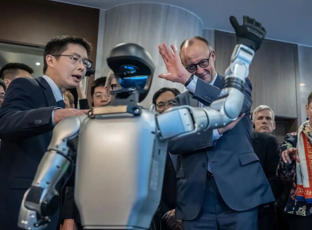 ||默茨在宇树科技与机器人互动