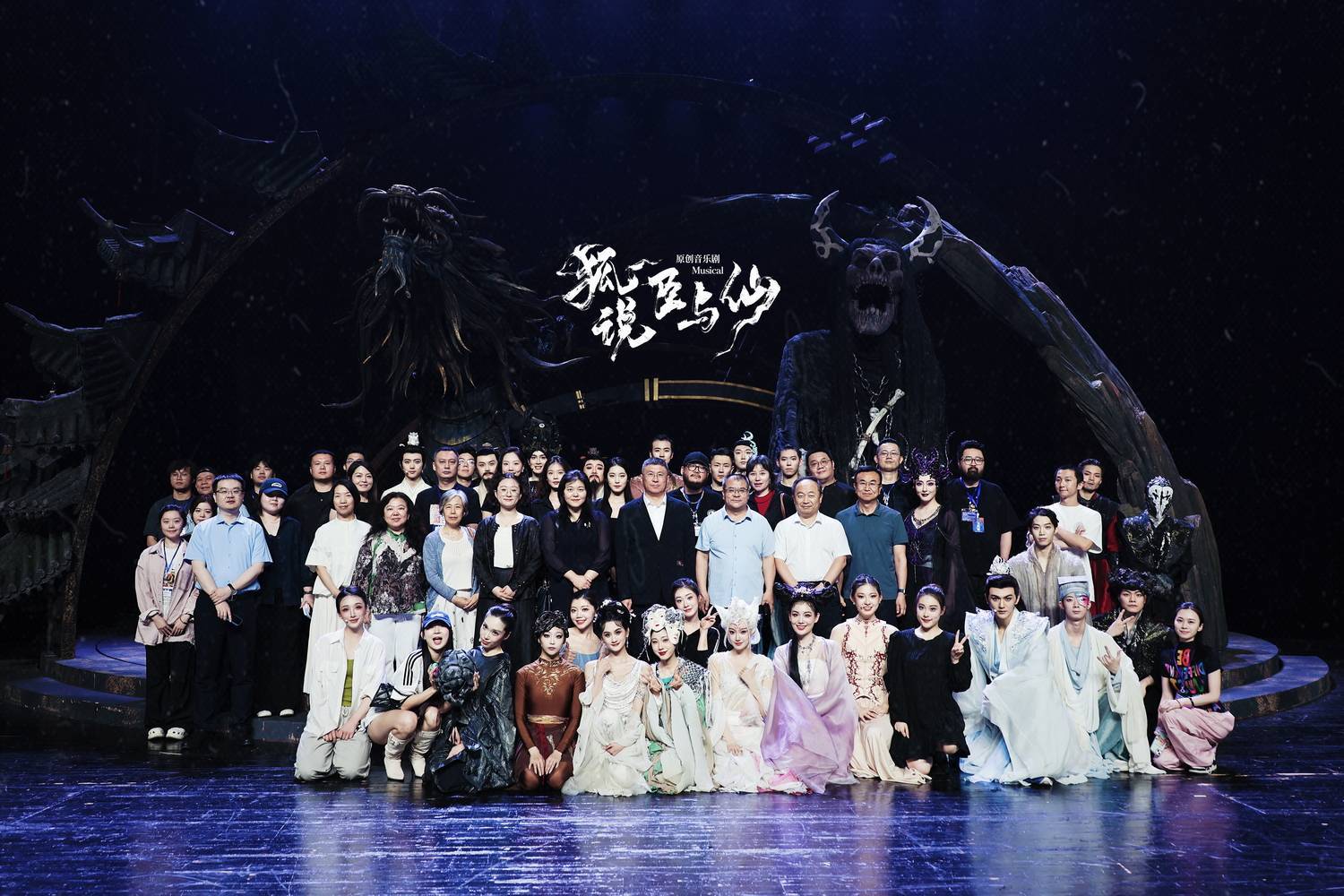 剧组大合影.JPG