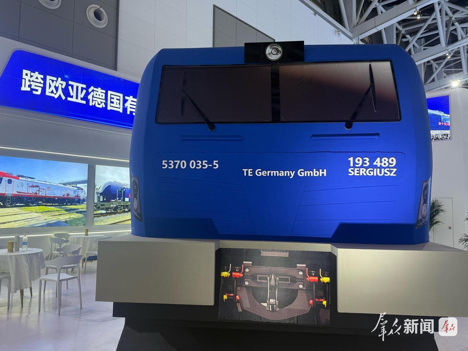 5月22日,陕西西安,第十届丝博会上中欧班列模型