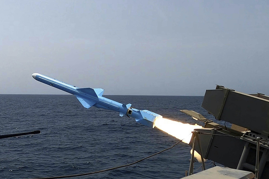 △伊朗海军发射导弹(资料图)