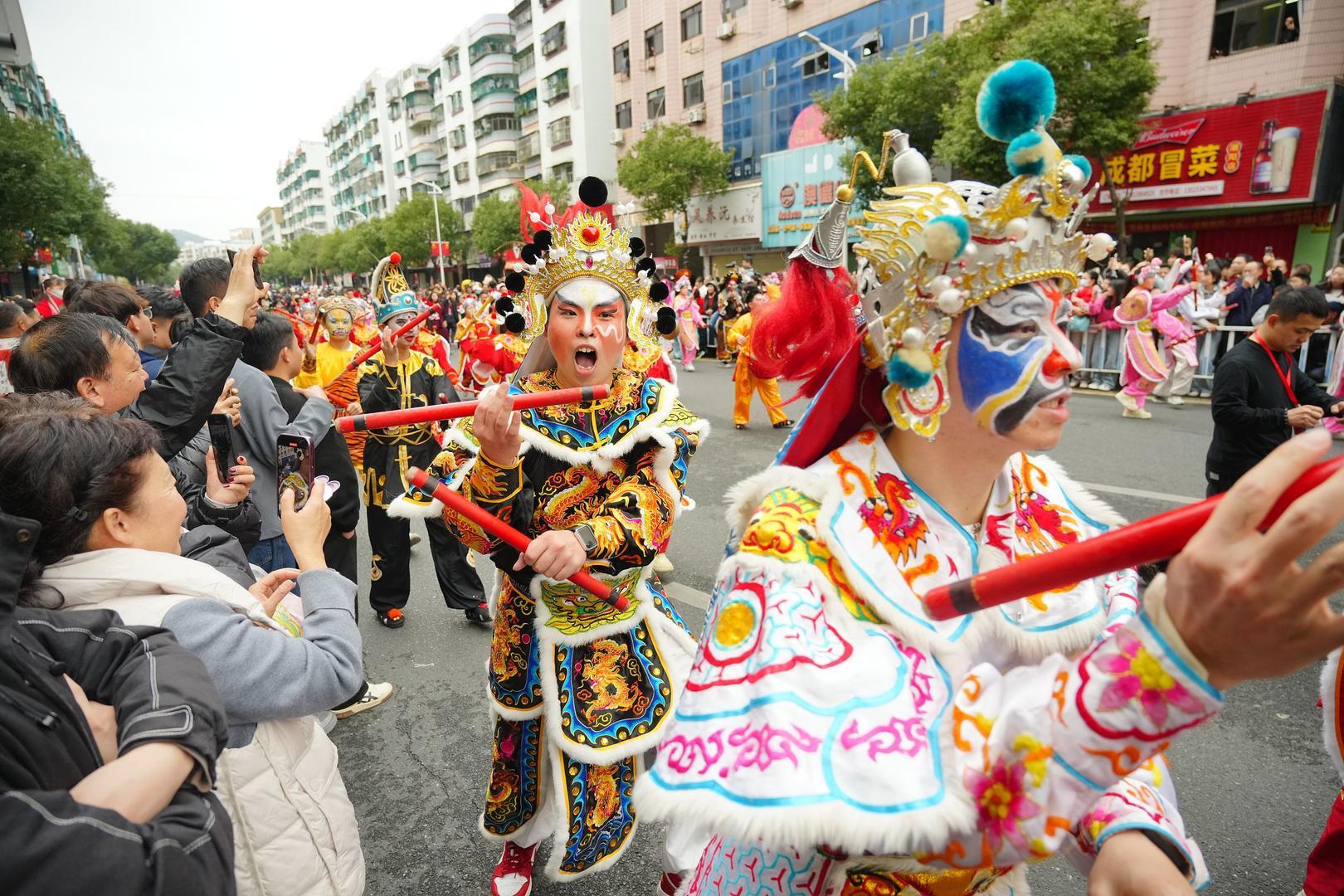 ▲广东汕头,2025年春节潮阳英歌嘉年华活动