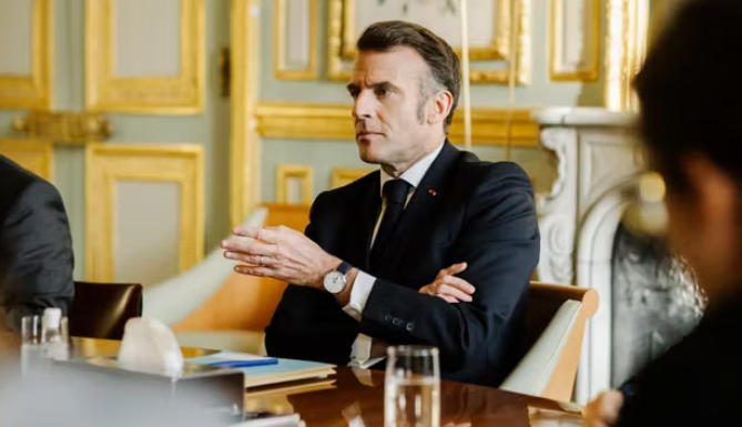 马克龙9日接受记者采访 法媒