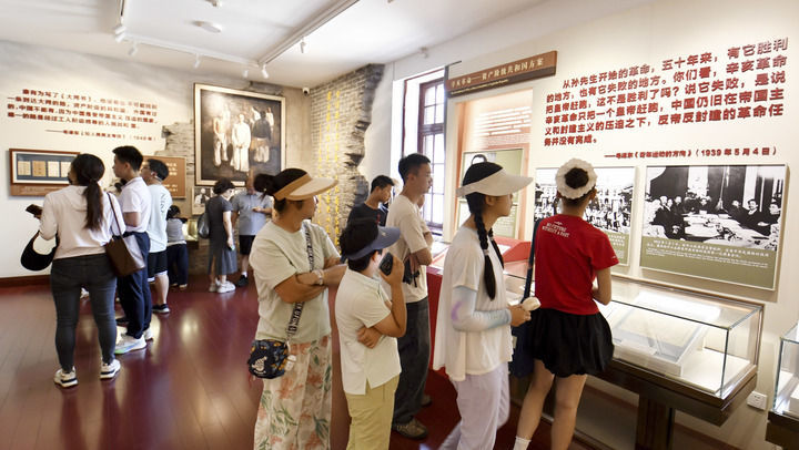 2025��8��3�գ��ο��ڱ����¥��ַ�ڵı������Ļ��˶�����ݲιۡ��»������ ���� ��