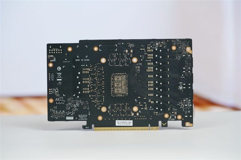 显卡界的嘻哈涂鸦!七彩虹iGame RTX 5070 Ultra OC评测:同价位颜值与散热双天花板