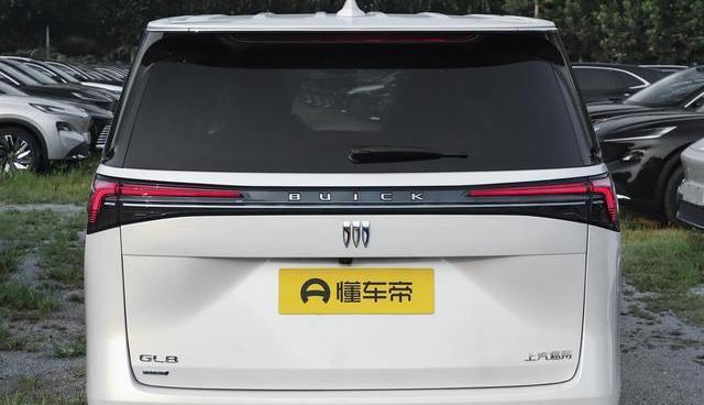 之前我一直开一台紧凑级 SUV，单身的时候用着挺顺手，通勤代步、周末出游都能应付-有驾