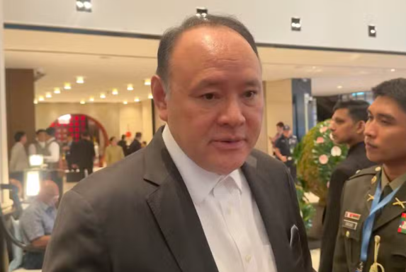 特奥多罗在香会期间接受记者提问 菲媒视频截图