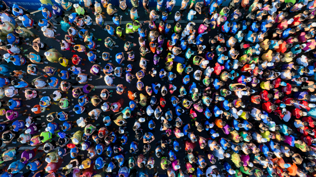 中国马拉松圈中的非体制内职业跑者,据不完全统计,数量差不多