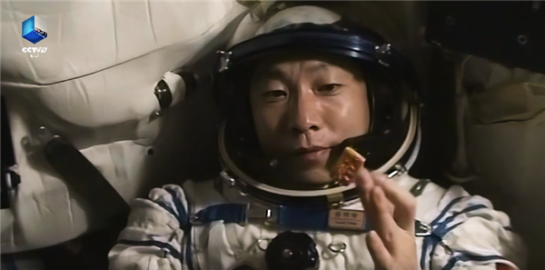 4K修复中国人首飞太空画面来了！2003年杨利伟出征