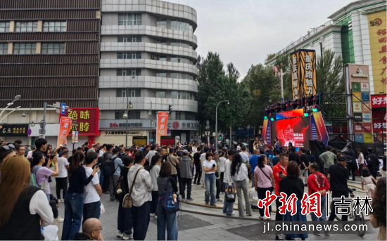 9月11日,“重·有戏”金秋青年文化季在重庆路商圈正式启幕。李钊 摄