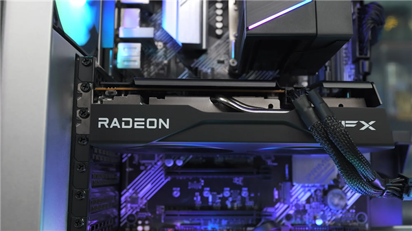 买前看仔细！AMD最新“亮机卡”RX 9050实测：4GB、8GB差距高达37%
