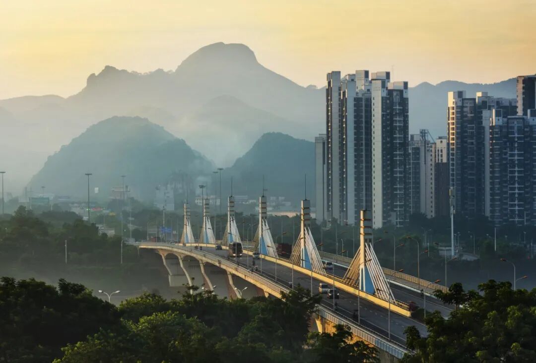 摄图网_500583483_柳州大桥晨光_(企业商用).jpg