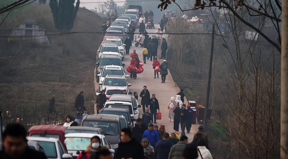 11日,前来呆呆家的网友。(图/合川文旅)
