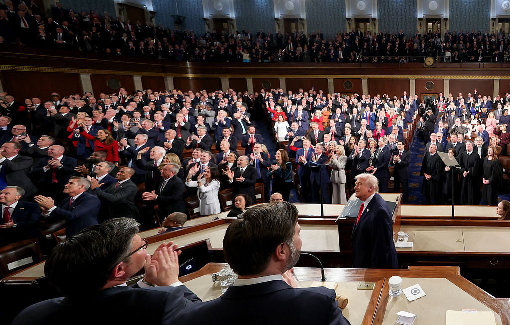 当地时间2026年2月24日,美国华盛顿,美国总统特朗普在美国国会众议院会议厅向国会联席会议发表国情咨文。视觉中国 图