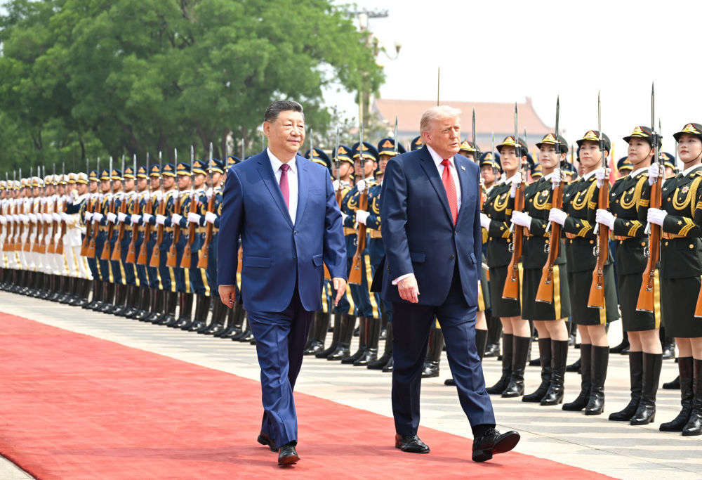 5月14日上午，国家主席习近平在北京人民大会堂同来华进行国事访问的美国总统特朗普举行会谈。会谈前，习近平在人民大会堂东门外广场为特朗普举行欢迎仪式。新华社记者 李响 摄