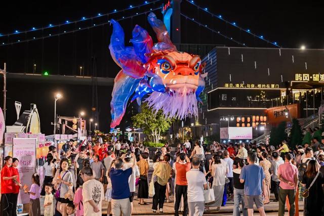 2026厦门中秋旅游嘉年华奇妙夜市集暨甜蜜浪漫季在厦门海上世界举办。