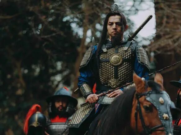 满岛真之介饰演的杨志