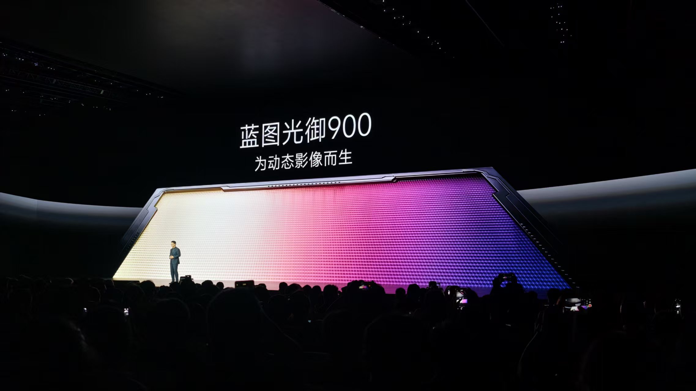 5499元起,vivo X500系列三机齐发:动态影像成核心战略,首发2nm旗舰芯
