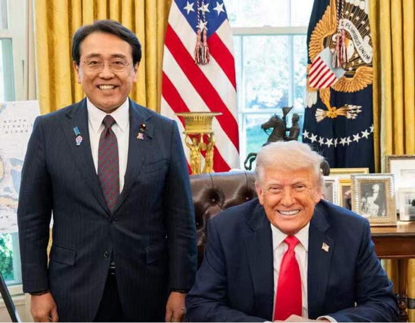 当地时间2025年4月16日,赤泽亮正与特朗普会面 图:时报援引自特朗普社交媒体账号