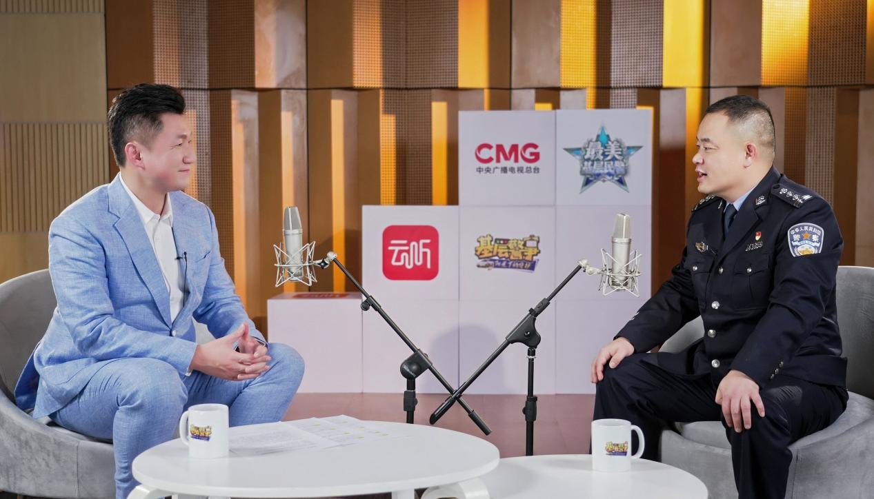 中央广播电视总台国防军事频道主持人罗旭对话南昌铁路公安局厦门公安处泉州站派出所所长林芳德